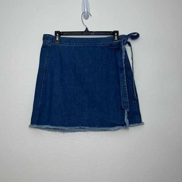 Madewell Raw-Hem Mini Wrap Skirt in Cardiff Wash sz 12 - Picture 2 of 9